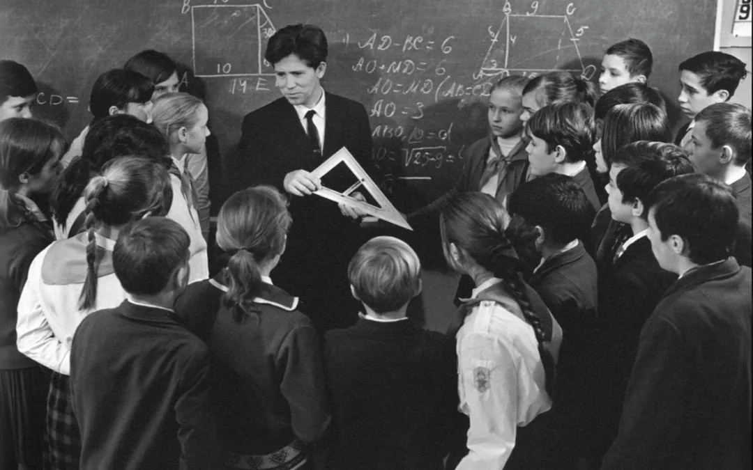 Educación competencial o educación democrática. Más allá de querellas metodológicas y delirios reaccionarios