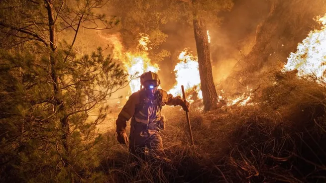 Una oleada de incendios amenaza nuestra felicidad estival