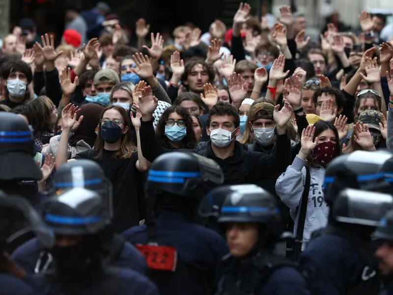 Unirse a los estudiantes. «Devenir vivo, autónomo, explosivo»